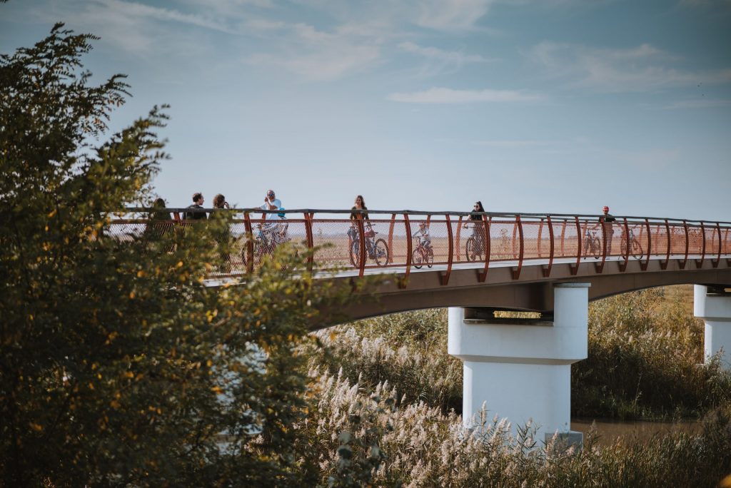 Projekt kód: GINOP-7.1.9-17-2018-00033A projektben a Tisza-tó és a Hortobágy összekapcsolásával új aktív turisztikai attrakciók épülnek.