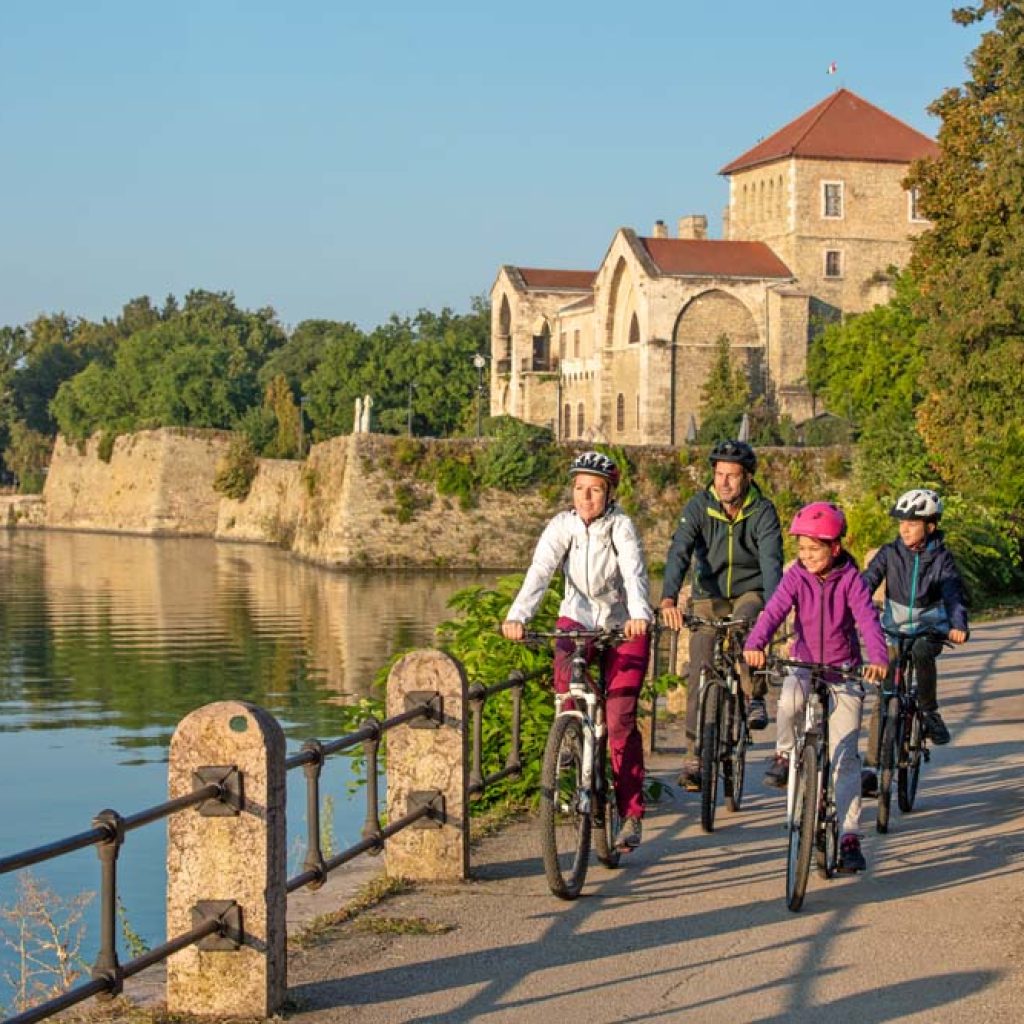 2024 nyarán Aktív Kalandor néven új márkát és weboldalt alapítottunk, amely a régi aktivmagyarorszag.hu-n megszokott túraajánlatokat megtartva